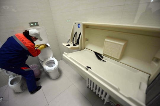 Fasilitas mewah di toilet umum Beijing ini bikin betah BAB