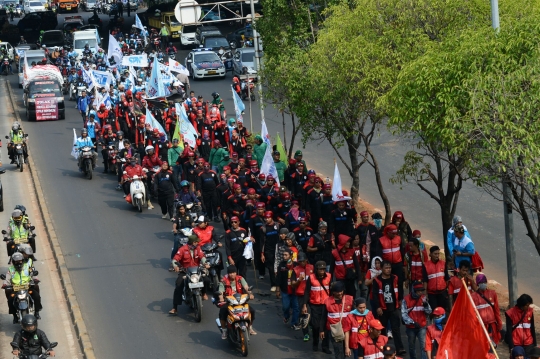 Tolak PP Pengupahan, ratusan buruh jalan kaki Bandung-Jakarta