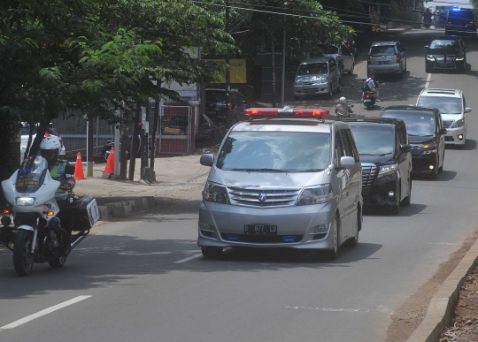 Pemakaman Ibunda Riza Chalid berlangsung tertutup