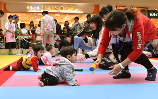 Jepang gelar kompetisi bayi merangkak demi pecahkan rekor dunia