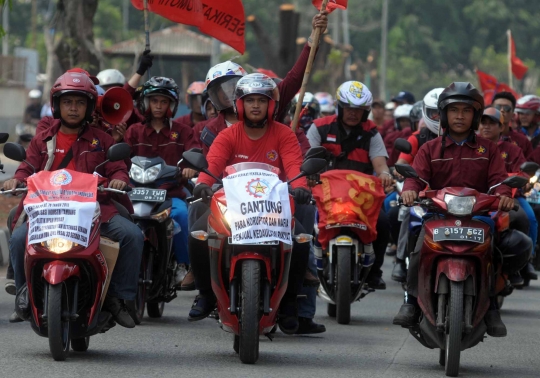 Aksi buruh Pulogadung sweeping pabrik pakai motor mewah