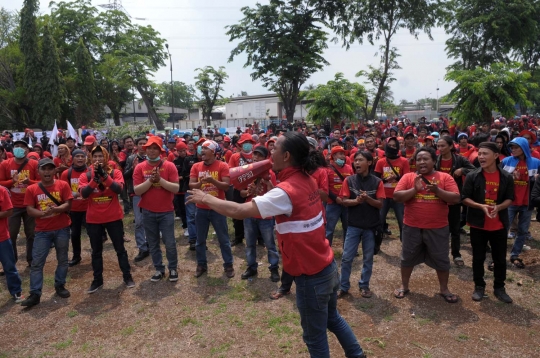 Aksi buruh Pulogadung sweeping pabrik pakai motor mewah