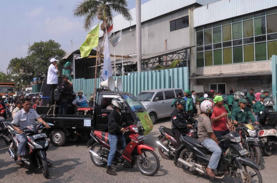 Aksi buruh Pulogadung sweeping pabrik pakai motor mewah