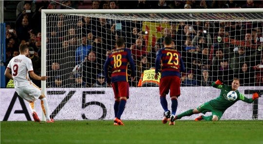 Cukur habis AS Roma 1-6, Barca juara grup di Camp Nou