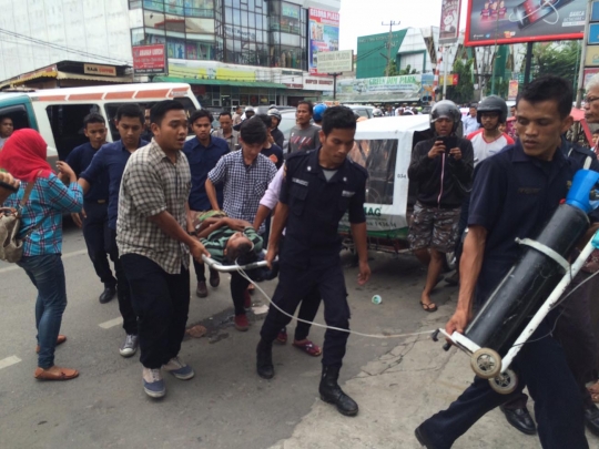 Tabrakan dahsyat kereta api hantam angkot di Medan