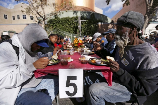 Thanksgiving, ribuan tunawisma di Los Angeles dapat makan gratis