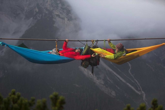 Kebiasaan para pecandu adrenalin yang nekat menantang maut