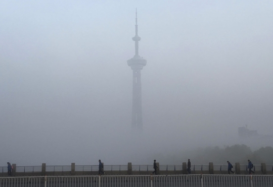 Pekatnya kabut asap selimuti negeri Tiongkok