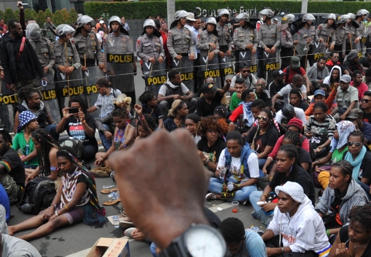 Usai bentrok, massa mahasiswa Papua diamankan ke Mapolda