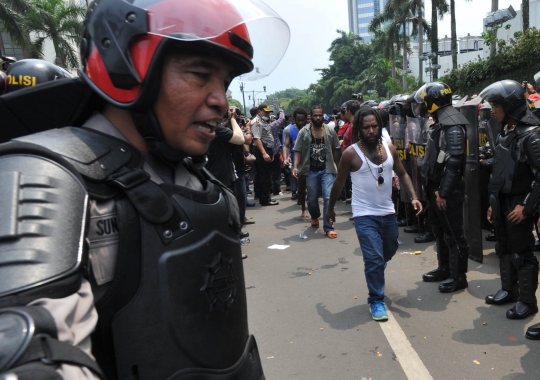 Usai bentrok, massa mahasiswa Papua diamankan ke Mapolda