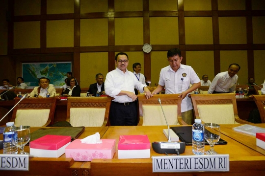 Menteri Sudirman Said hadiri rapat kerja dengan Komisi VII DPR