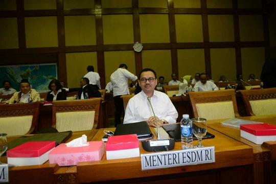 Menteri Sudirman Said hadiri rapat kerja dengan Komisi VII DPR