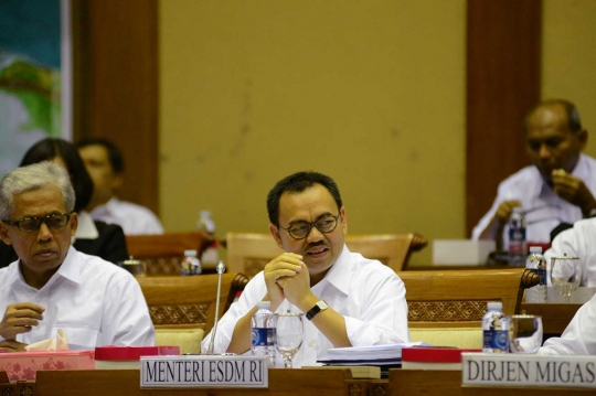 Menteri Sudirman Said hadiri rapat kerja dengan Komisi VII DPR