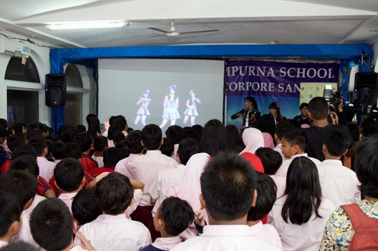 Kenalkan budaya minum susu, JKT48 kunjungi SD di Bekasi