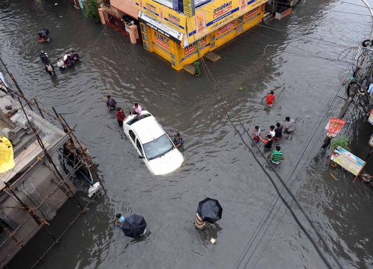 Dahsyatnya banjir bandang tenggelamkan selatan India