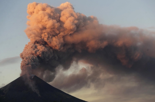 Letusan dahsyat Gunung Momotombo setelah 110 tahun 'tertidur'