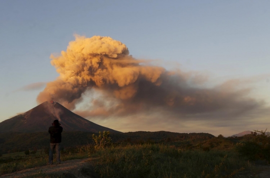 Letusan dahsyat Gunung Momotombo setelah 110 tahun 'tertidur'