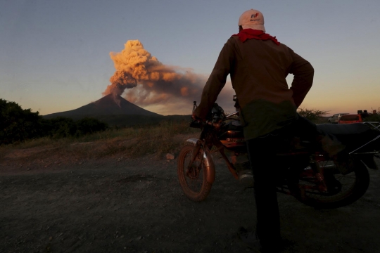 Letusan dahsyat Gunung Momotombo setelah 110 tahun 'tertidur'