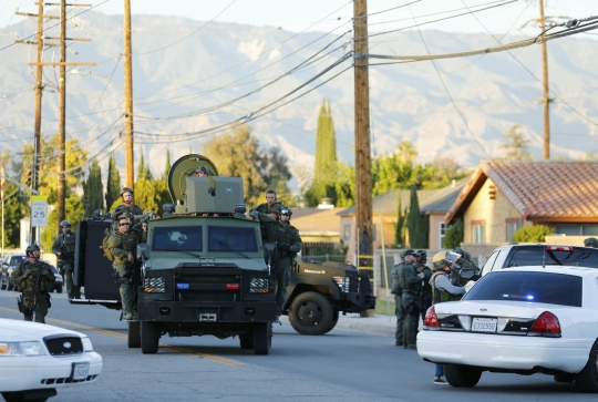 Aksi polisi AS kejar pelaku penembakan California bak film laga