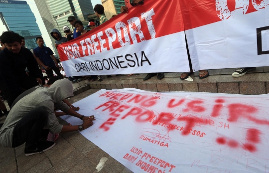 Massa HMI gelar demo usir Freeport di Bundaran HI