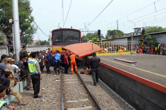 Ini metromini nahas tertabrak KRL di Muara Angke