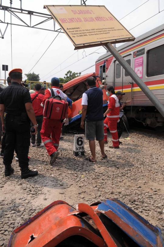 Ini metromini nahas tertabrak KRL di Muara Angke
