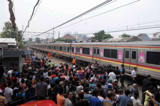 Ini metromini nahas tertabrak KRL di Muara Angke