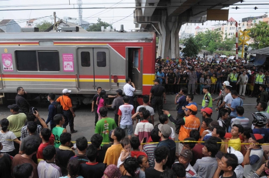 Ini metromini nahas tertabrak KRL di Muara Angke