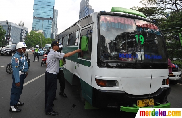 jalan angkutan surat di razia Puluhan Jalan Foto angkutan umum : terjaring