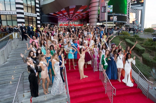 Gaya centil kontestan Miss Universe 2015