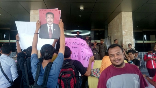 Tak terima dilecehkan, ratusan wartawan geruduk Kantor Gubernur Riau
