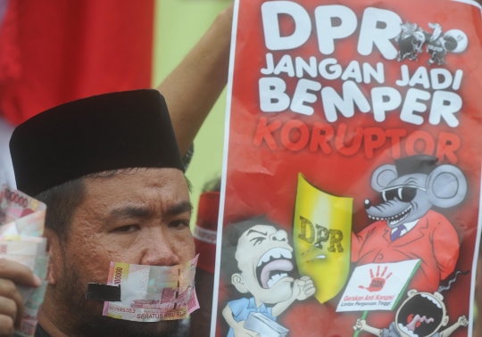 Aktivis antikorupsi datangi Gedung DPR tuntut Setya Novanto mundur