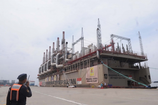 Kemegahan kapal pembangkit listrik yang dikirim Jokowi ke Sulut