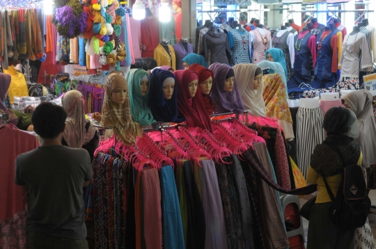 Libur Pilkada, Pasar Tanah Abang banjir pengunjung