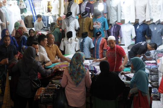 Libur Pilkada, Pasar Tanah Abang banjir pengunjung