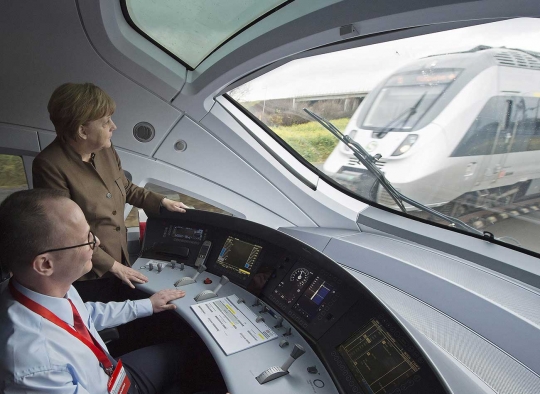 Kanselir Merkel jajal rel kereta cepat baru sepanjang 123 Km