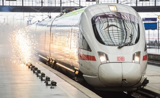 Kanselir Merkel jajal rel kereta cepat baru sepanjang 123 Km