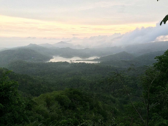 Memotret pesona keindahan alam Kulon Progo dari atas Bukit Kalibiru