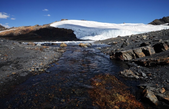 Menengok kondisi es di pegunungan Peru yang terus meleleh