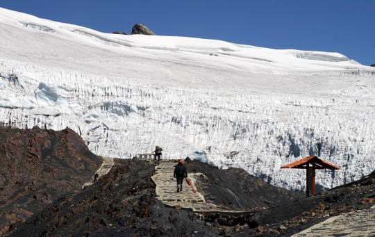Menengok kondisi es di pegunungan Peru yang terus meleleh