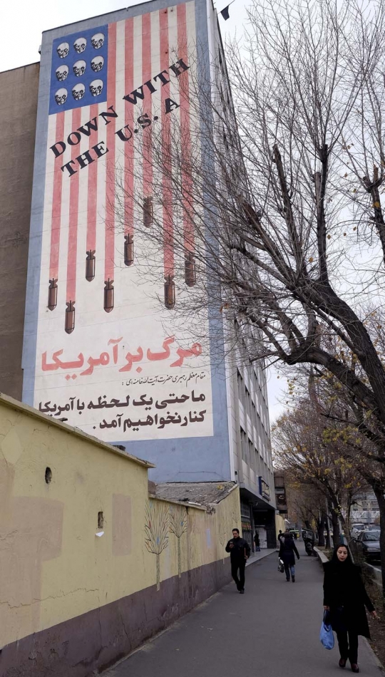 Coretan mural nyelekit anti-AS menjamur di Iran