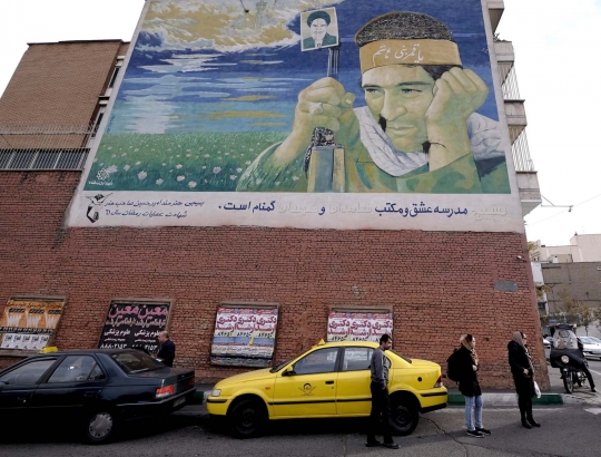 Coretan mural nyelekit anti-AS menjamur di Iran