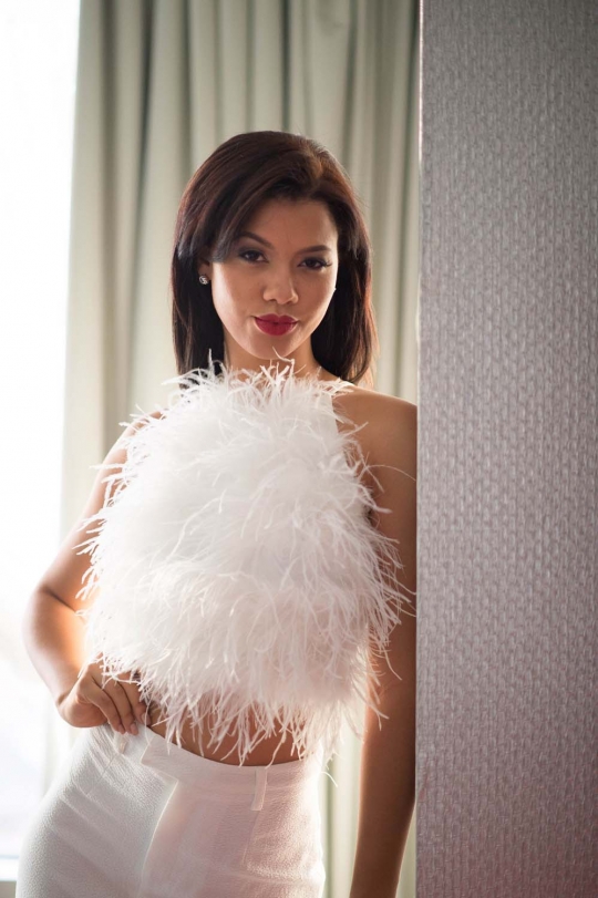 Pesona kontestan Miss Universe berpose di Exotics Racing
