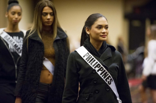 Intip latihan kontestan Miss Universe 2015 jelang malam final