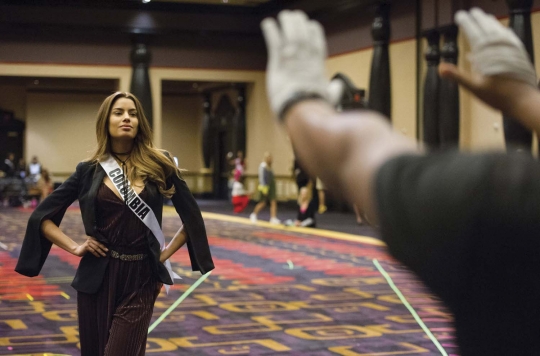 Intip latihan kontestan Miss Universe 2015 jelang malam final
