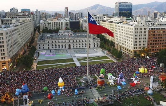 Warga Chile sambut Natal dengan parade unik