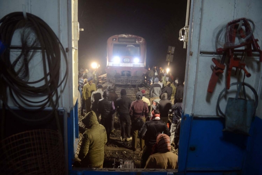Kondisi mengenaskan gajah tertabrak kereta di India