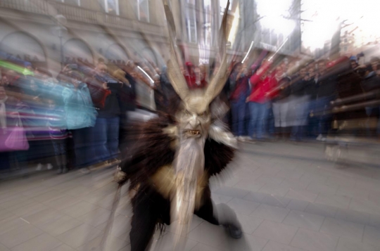 Krampuss, iblis seram yang berkeliaran di Jerman jelang Natal