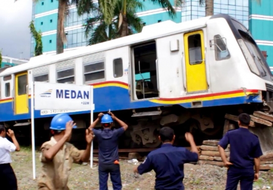 Kebablasan, KA Sri Lilawangsa tabrak beton pembatas di Medan