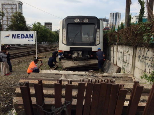 Kebablasan, KA Sri Lilawangsa tabrak beton pembatas di Medan